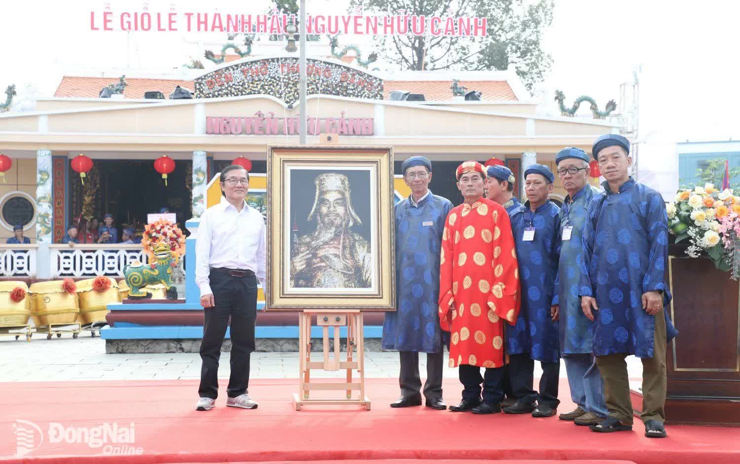 Đồng Nai: Trao quyết định công nhận Di sản văn hóa phi vật thể quốc gia Lễ giỗ Lễ Thành Hầu Nguyễn Hữu Cảnh - Ảnh 4. Đồng Nai: Trao quyết định công nhận Di sản văn hóa phi vật thể quốc gia Lễ giỗ Lễ Thành Hầu Nguyễn Hữu Cảnh - Ảnh 4.