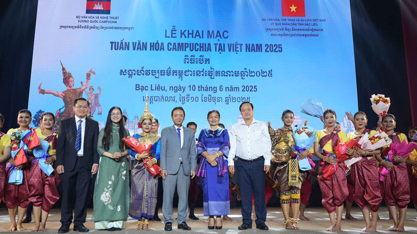 Ấn tượng Lễ Khai mạc Tuần Văn hóa Campuchia tại Việt Nam năm 2025 - Ảnh 8. Ấn tượng Lễ Khai mạc Tuần Văn hóa Campuchia tại Việt Nam năm 2025 - Ảnh 8.