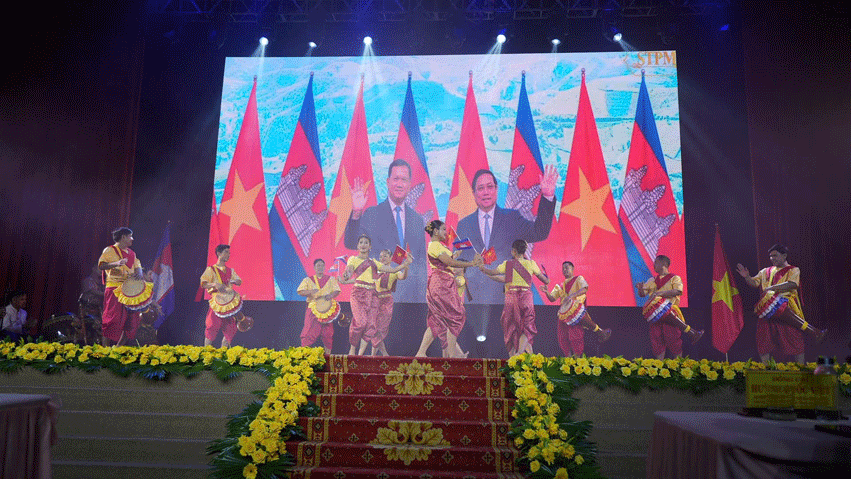 Ấn tượng Lễ Khai mạc Tuần Văn hóa Campuchia tại Việt Nam năm 2025 - Ảnh 7. Ấn tượng Lễ Khai mạc Tuần Văn hóa Campuchia tại Việt Nam năm 2025 - Ảnh 7.