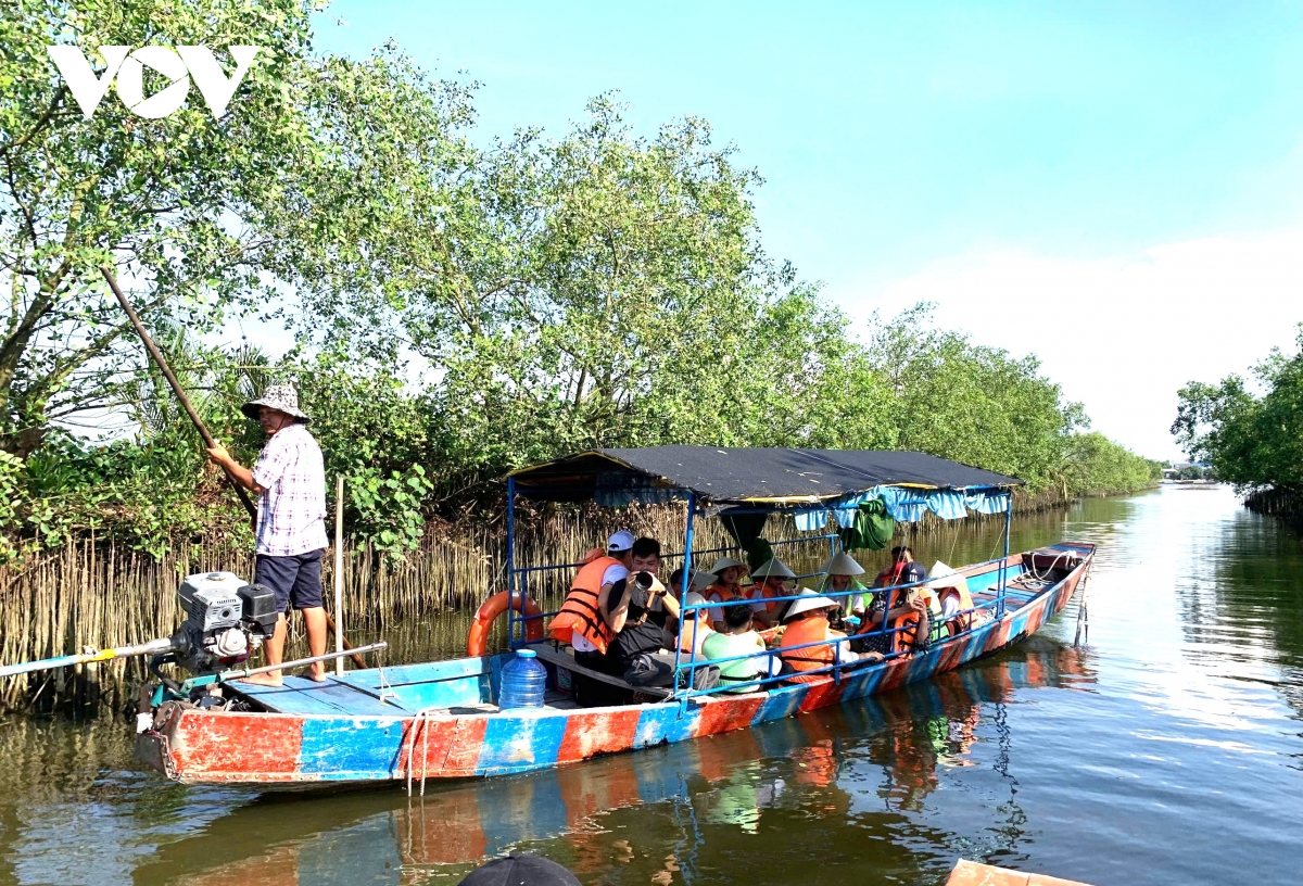 Huế phát triển du lịch cộng đồng giảm nhựa, nâng tầm trải nghiệm - Ảnh 3. Huế phát triển du lịch cộng đồng giảm nhựa, nâng tầm trải nghiệm - Ảnh 3.