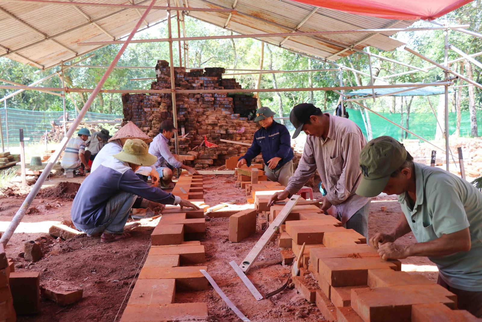 Những phát hiện mới trong quá trình khai quật tại Khu đền tháp Mỹ Sơn - Ảnh 6. Những phát hiện mới trong quá trình khai quật tại Khu đền tháp Mỹ Sơn - Ảnh 6.
