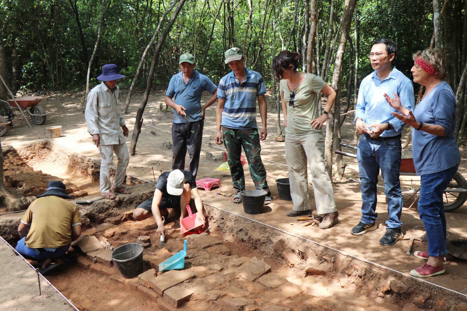 Những phát hiện mới trong quá trình khai quật tại Khu đền tháp Mỹ Sơn - Ảnh 4. Những phát hiện mới trong quá trình khai quật tại Khu đền tháp Mỹ Sơn - Ảnh 4.