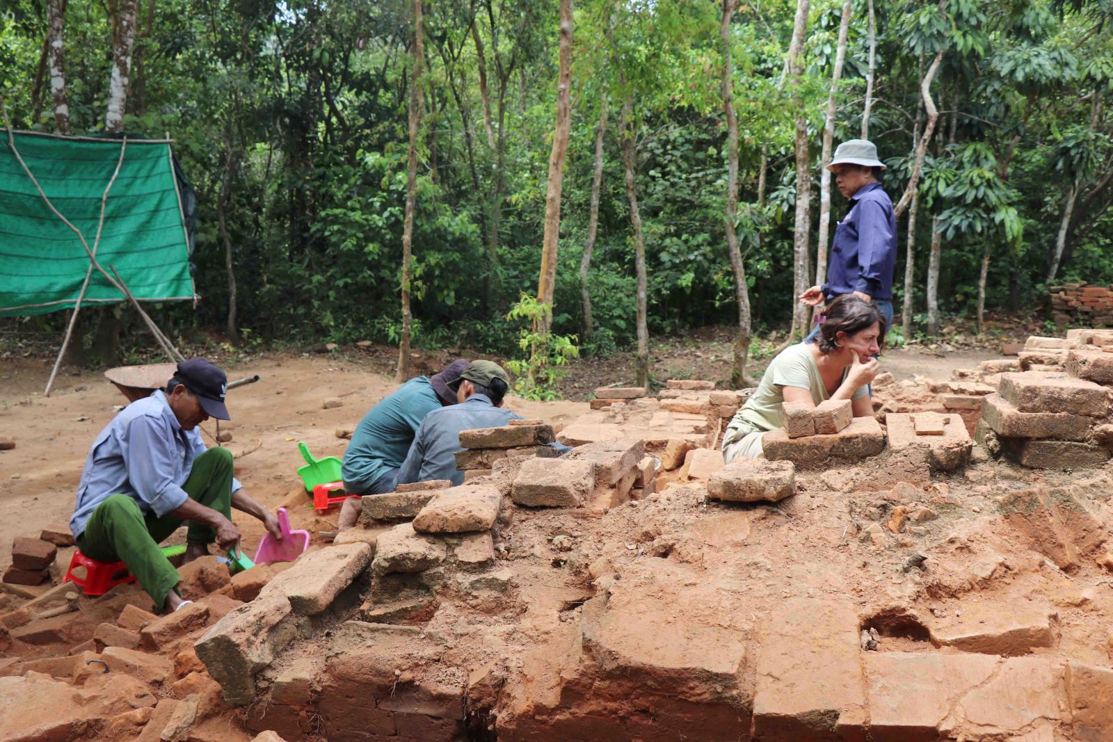 Những phát hiện mới trong quá trình khai quật tại Khu đền tháp Mỹ Sơn - Ảnh 2. Những phát hiện mới trong quá trình khai quật tại Khu đền tháp Mỹ Sơn - Ảnh 2.