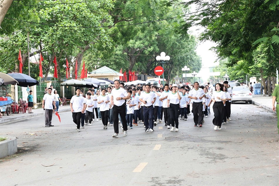 Ninh Bình đẩy mạnh phong trào tập luyện môn bơi, phòng chống đuối nước trong toàn dân - Ảnh 2. Ninh Bình đẩy mạnh phong trào tập luyện môn bơi, phòng chống đuối nước trong toàn dân - Ảnh 2.