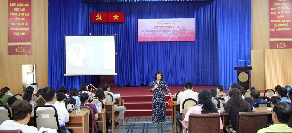 TP.HCM: Báo cáo chuyên đề tuyên truyền phòng, chống bạo lực gia đình, xây dựng gia đình hạnh phúc - Ảnh 2. TP.HCM: Báo cáo chuyên đề tuyên truyền phòng, chống bạo lực gia đình, xây dựng gia đình hạnh phúc - Ảnh 2.