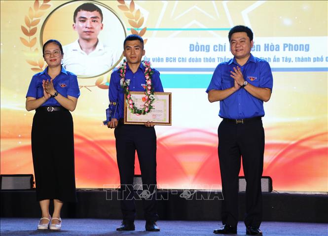 Tôn vinh những thanh niên, phụ nữ tiêu biểu - Ảnh 1. Tôn vinh những thanh niên, phụ nữ tiêu biểu - Ảnh 1.