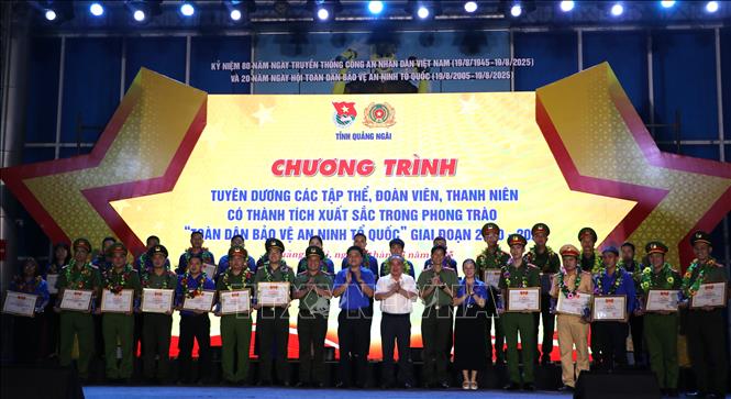 Tôn vinh những thanh niên, phụ nữ tiêu biểu - Ảnh 2. Tôn vinh những thanh niên, phụ nữ tiêu biểu - Ảnh 2.