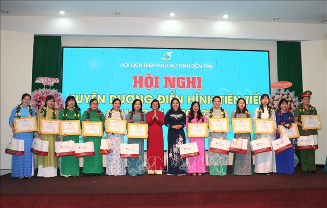 Tôn vinh những thanh niên, phụ nữ tiêu biểu - Ảnh 3. Tôn vinh những thanh niên, phụ nữ tiêu biểu - Ảnh 3.