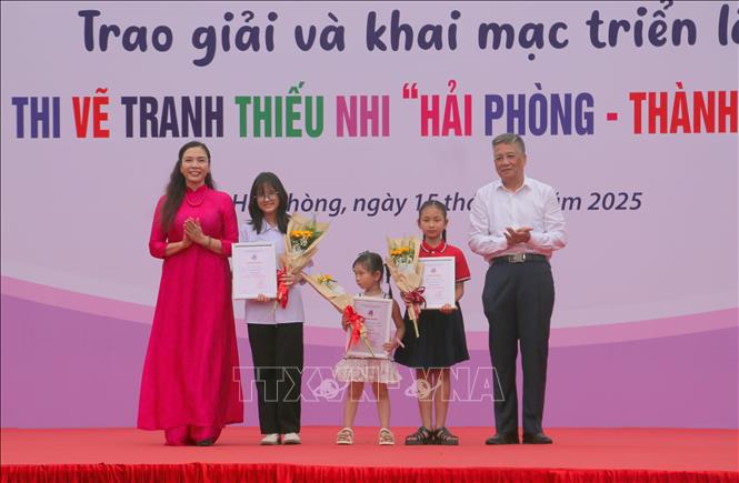 Trao thưởng Cuộc thi vẽ tranh thiếu nhi thành phố Cảng - Ảnh 2. Trao thưởng Cuộc thi vẽ tranh thiếu nhi thành phố Cảng - Ảnh 2.