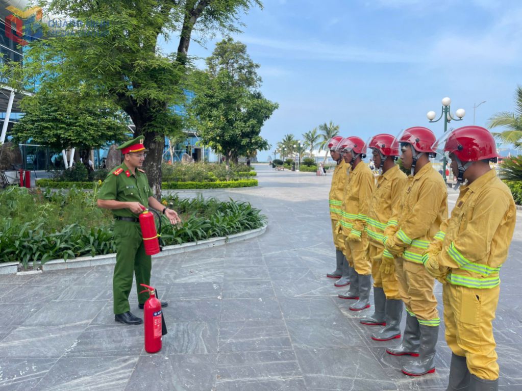 Quảng Ninh xây dựng môi trường du lịch văn minh, an toàn - Ảnh 1. Quảng Ninh xây dựng môi trường du lịch văn minh, an toàn - Ảnh 1.