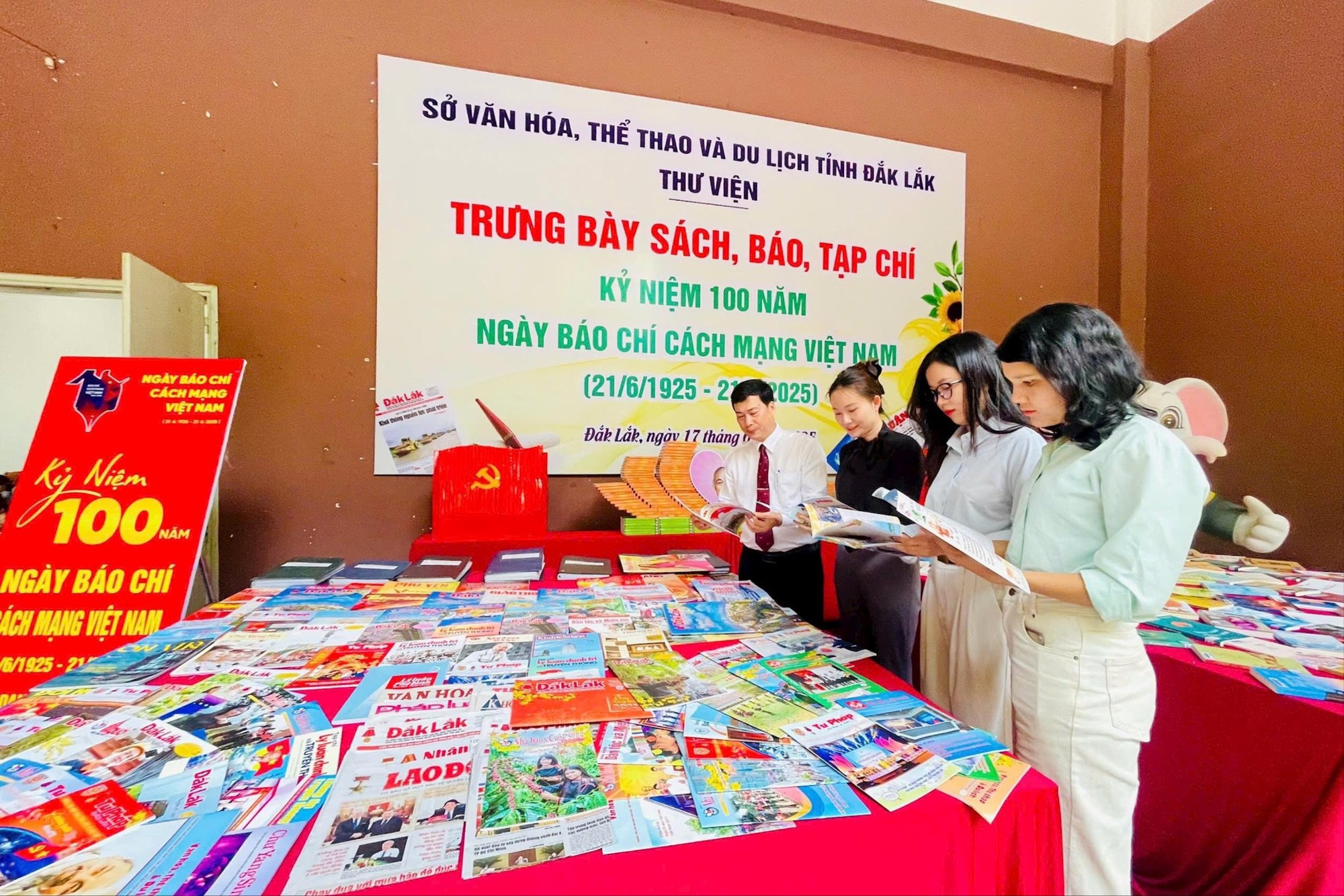 Đắk Lắk: Tiếp sức cho báo chí cách mạng bằng thể chế hiện đại và nguồn lực đủ mạnh - Ảnh 6. Đắk Lắk: Tiếp sức cho báo chí cách mạng bằng thể chế hiện đại và nguồn lực đủ mạnh - Ảnh 6.