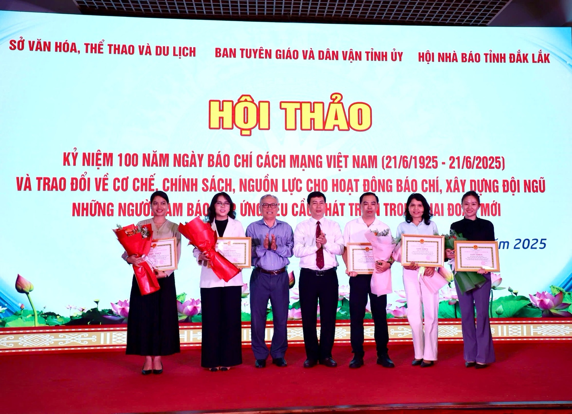 Đắk Lắk: Tiếp sức cho báo chí cách mạng bằng thể chế hiện đại và nguồn lực đủ mạnh - Ảnh 5. Đắk Lắk: Tiếp sức cho báo chí cách mạng bằng thể chế hiện đại và nguồn lực đủ mạnh - Ảnh 5.