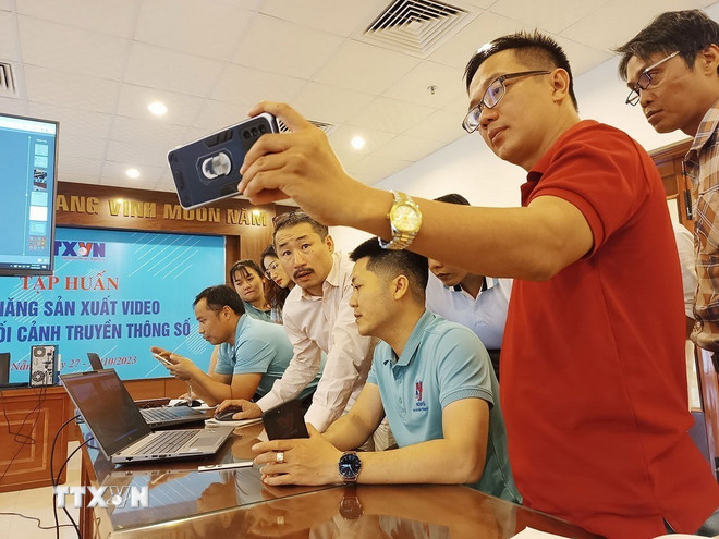 Phát huy vai trò của báo chí trong kỷ nguyên tri thức và đổi mới sáng tạo - Ảnh 3. Phát huy vai trò của báo chí trong kỷ nguyên tri thức và đổi mới sáng tạo - Ảnh 3.