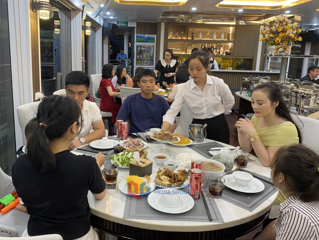 Quảng Ninh: Tăng trải nghiệm du lịch dịp hè - Ảnh 2. Quảng Ninh: Tăng trải nghiệm du lịch dịp hè - Ảnh 2.