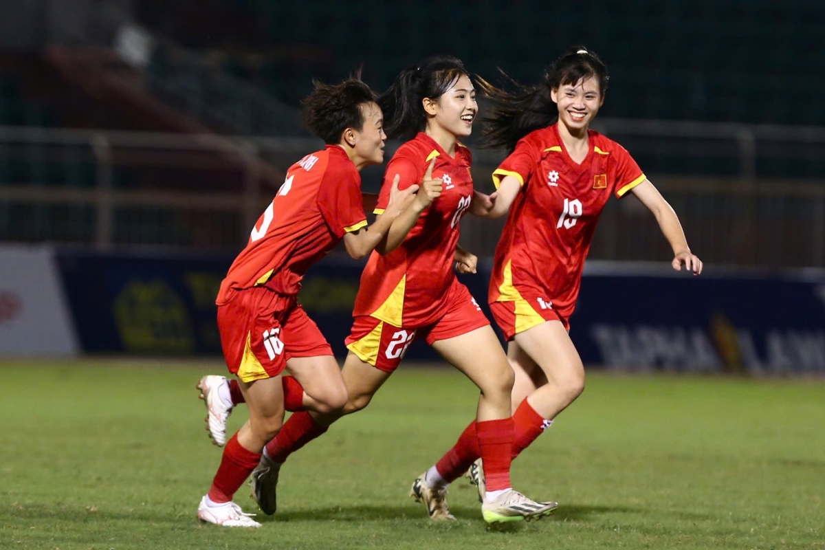 U19 nữ Việt Nam giành ngôi Á quân Đông Nam Á - Ảnh 2. U19 nữ Việt Nam giành ngôi Á quân Đông Nam Á - Ảnh 2.