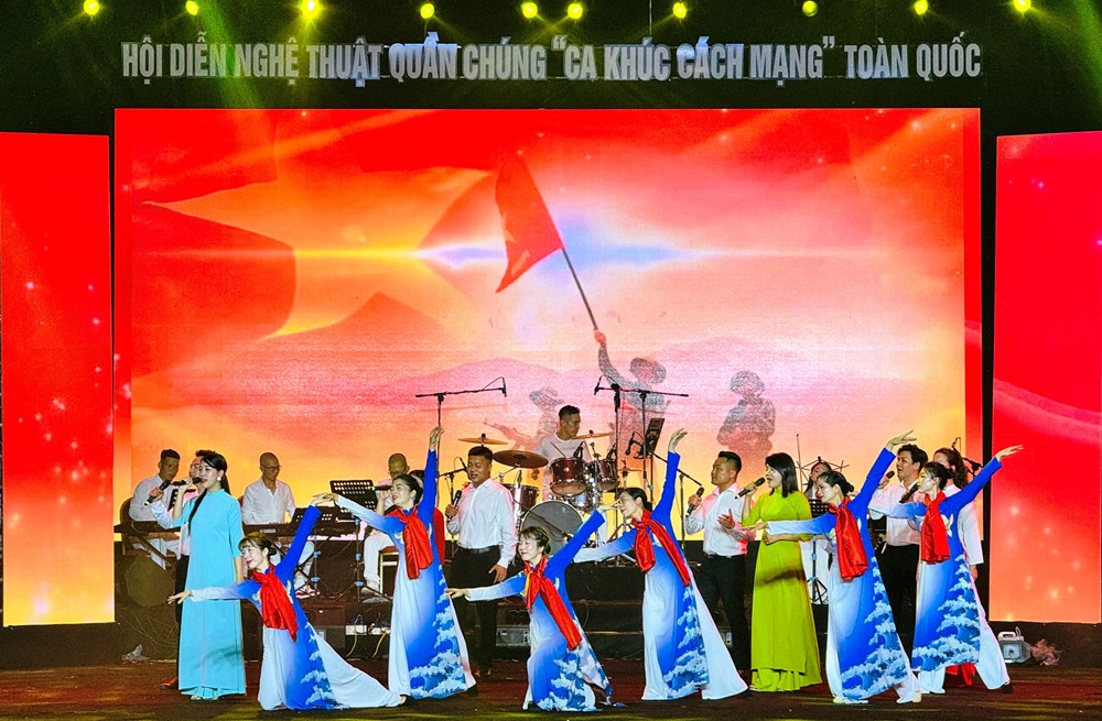 Khai mạc Hội diễn nghệ thuật quần chúng 'Ca khúc cách mạng' toàn quốc năm 2025 - Ảnh 5. Khai mạc Hội diễn nghệ thuật quần chúng 'Ca khúc cách mạng' toàn quốc năm 2025 - Ảnh 5.