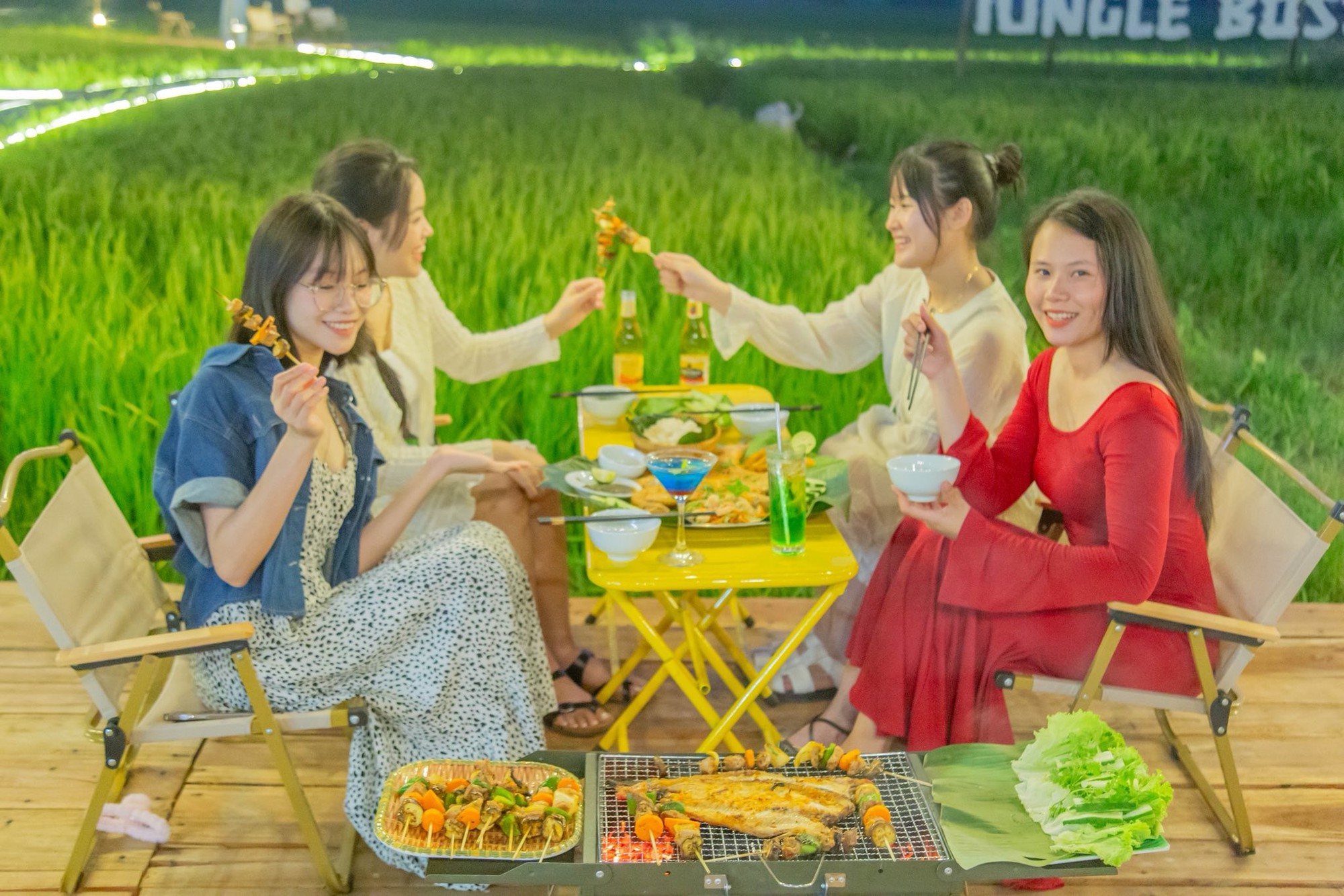 Du lịch Quảng Bình chinh phục gen Z bằng cảm xúc và trải nghiệm - Ảnh 1. Du lịch Quảng Bình chinh phục gen Z bằng cảm xúc và trải nghiệm - Ảnh 1.