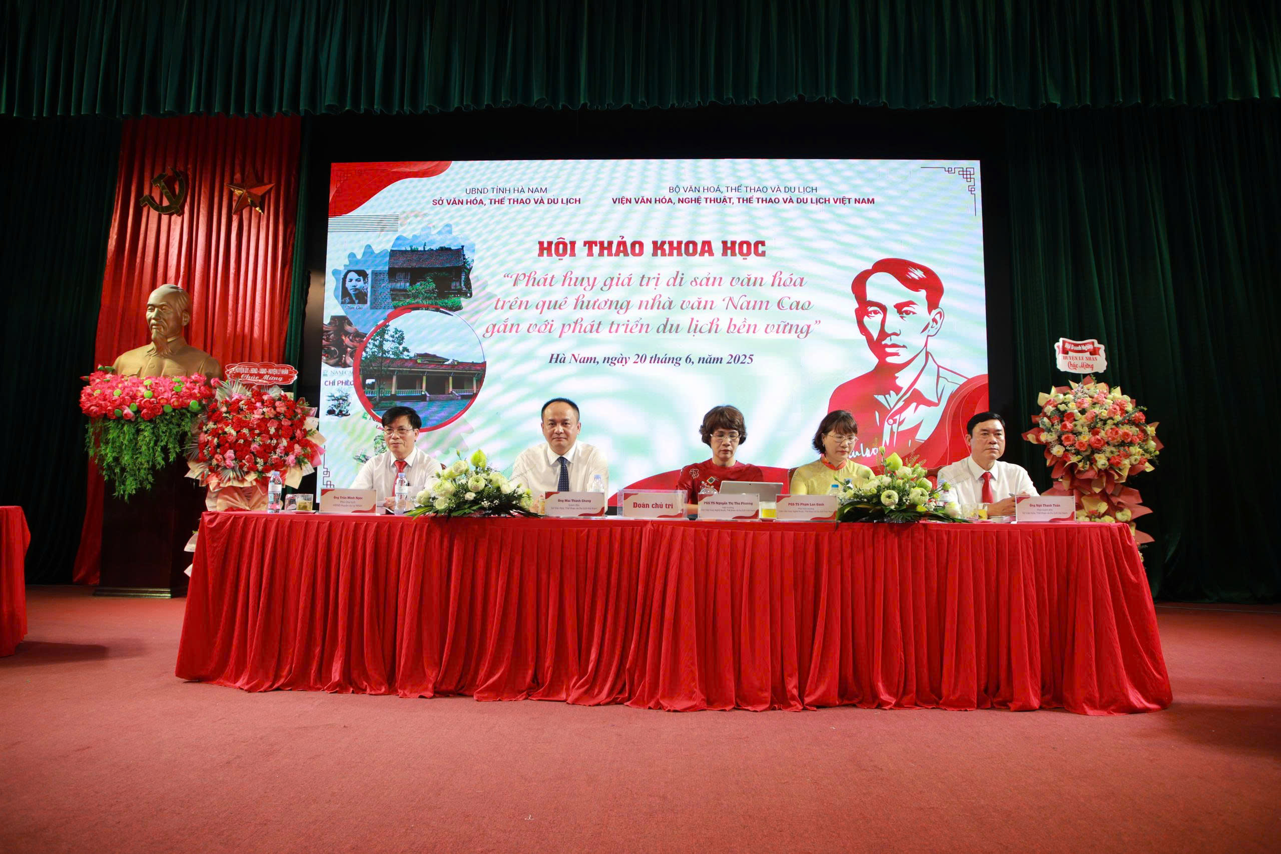Honrando el legado de Nam Cao: Promoviendo el desarrollo del turismo cultural sostenible en Ha Nam - Foto 1. Tôn vinh di sản Nam Cao: Thúc đẩy phát triển du lịch văn hóa bền vững tại Hà Nam - Ảnh 1.
