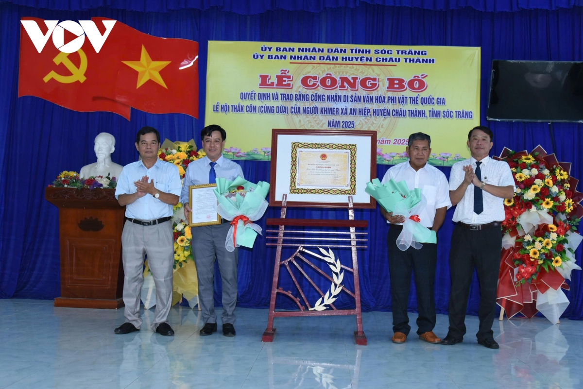 Trao bằng công nhận di sản văn hoá phi vật thể quốc gia lễ hội Thắk Côn đồng bào Khmer - Ảnh 2. Trao bằng công nhận di sản văn hoá phi vật thể quốc gia lễ hội Thắk Côn đồng bào Khmer - Ảnh 2.