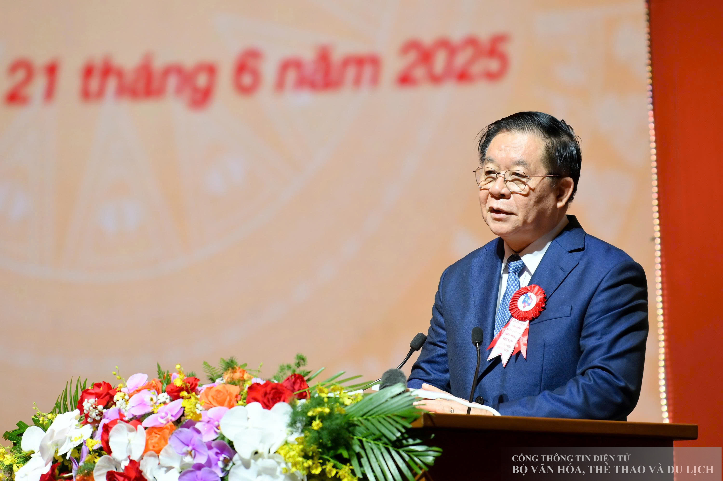 Đồng chí Nguyễn Trọng Nghĩa, Ủy viên Bộ Chính trị, Bí thư Trung ương Đảng, Trưởng Ban Tuyên giáo và Dân vận Trung ương đọc diễn văn Lễ kỷ niệm.