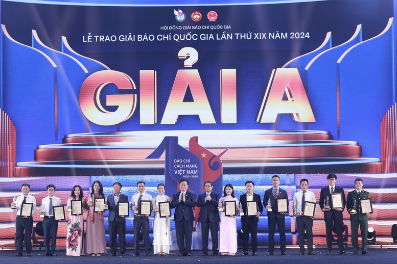 128 tác phẩm được trao giải Báo chí quốc gia lần thứ XIX năm 2024 - Ảnh 4. 128 tác phẩm được trao giải Báo chí quốc gia lần thứ XIX năm 2024 - Ảnh 4.