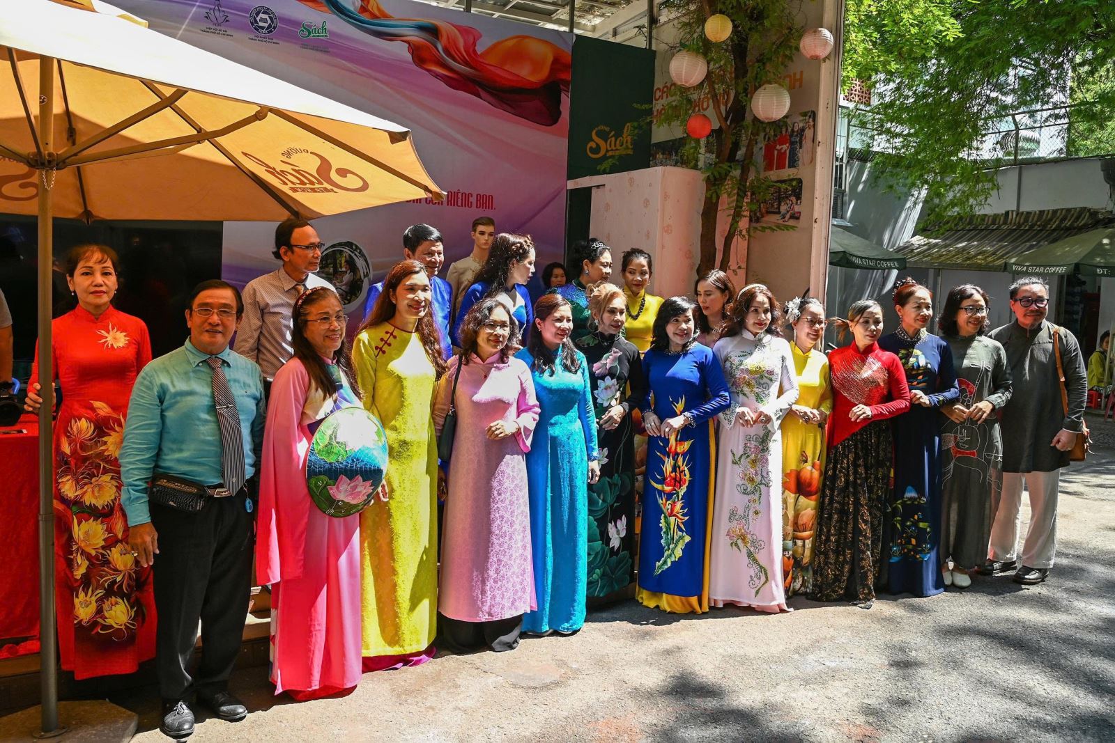 TP Hồ Chí Minh: Khai thác tiềm năng áo dài trong phát triển sản phẩm du lịch - Ảnh 2. TP Hồ Chí Minh: Khai thác tiềm năng áo dài trong phát triển sản phẩm du lịch - Ảnh 2.