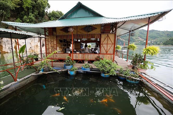Du lịch kết hợp ngư nghiệp tạo sự phát triển bền vững - Ảnh 3. Du lịch kết hợp ngư nghiệp tạo sự phát triển bền vững - Ảnh 3.