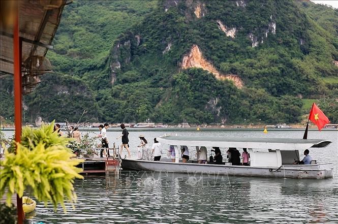 Du lịch kết hợp ngư nghiệp tạo sự phát triển bền vững - Ảnh 4. Du lịch kết hợp ngư nghiệp tạo sự phát triển bền vững - Ảnh 4.