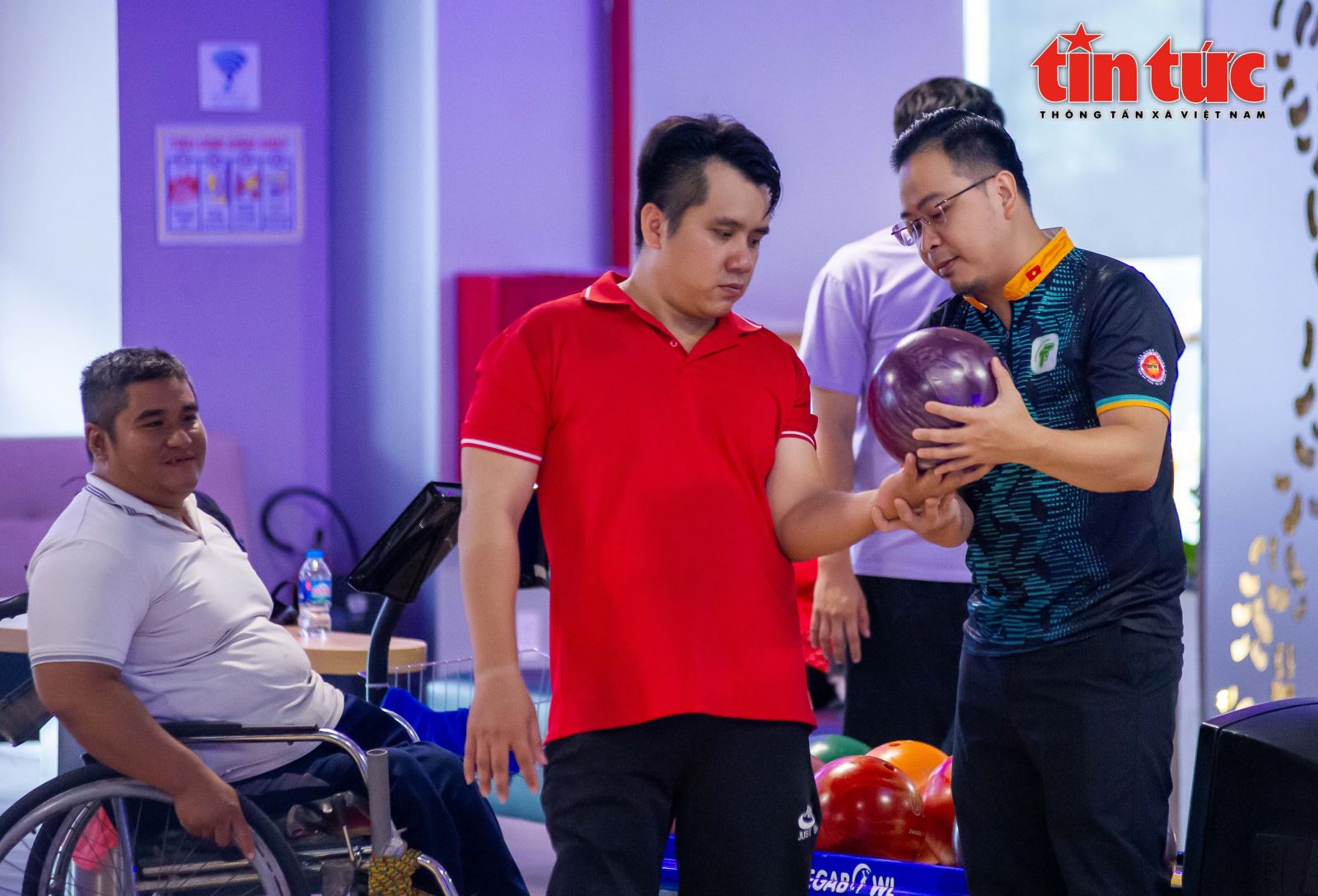 Câu lạc bộ Bowling dành cho người khuyết tật đầu tiên tại TP Hồ Chí Minh - Ảnh 4. Câu lạc bộ Bowling dành cho người khuyết tật đầu tiên tại TP Hồ Chí Minh - Ảnh 4.