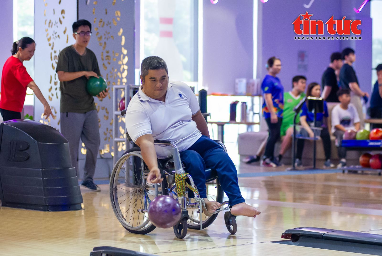 Câu lạc bộ Bowling dành cho người khuyết tật đầu tiên tại TP Hồ Chí Minh - Ảnh 10. Câu lạc bộ Bowling dành cho người khuyết tật đầu tiên tại TP Hồ Chí Minh - Ảnh 10.