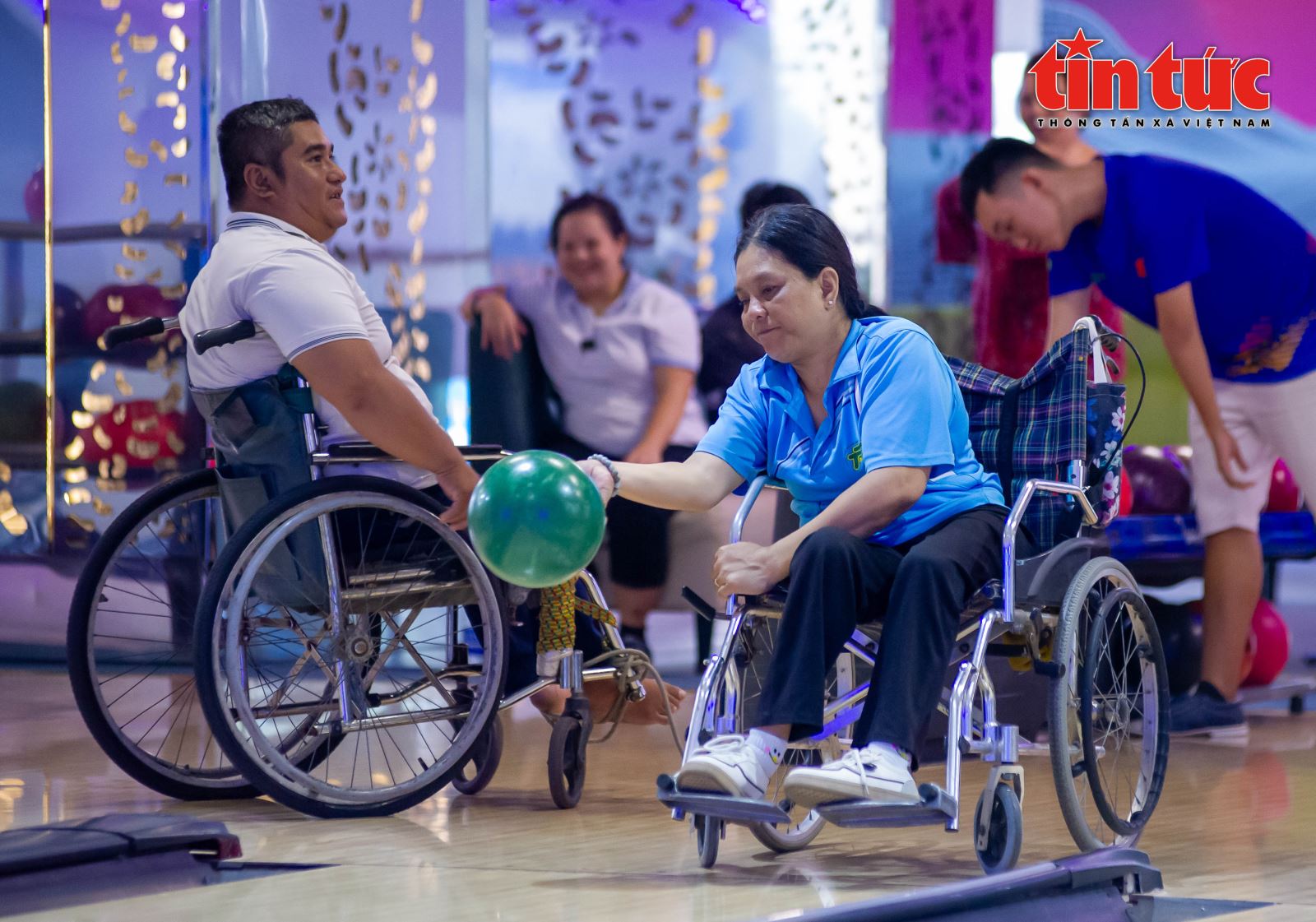 Câu lạc bộ Bowling dành cho người khuyết tật đầu tiên tại TP Hồ Chí Minh - Ảnh 9. Câu lạc bộ Bowling dành cho người khuyết tật đầu tiên tại TP Hồ Chí Minh - Ảnh 9.