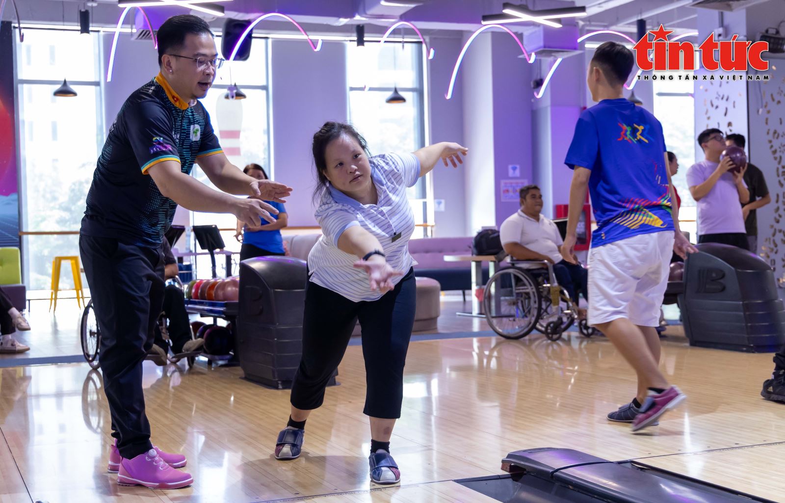 Câu lạc bộ Bowling dành cho người khuyết tật đầu tiên tại TP Hồ Chí Minh - Ảnh 5. Câu lạc bộ Bowling dành cho người khuyết tật đầu tiên tại TP Hồ Chí Minh - Ảnh 5.