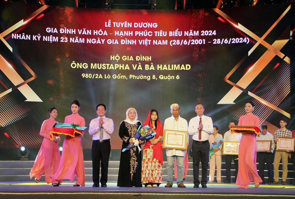 TP.HCM: Đẩy mạnh truyền thông về phòng, chống bạo lực gia đình và xây dựng gia đình hạnh phúc - Ảnh 3. TP.HCM: Đẩy mạnh truyền thông về phòng, chống bạo lực gia đình và xây dựng gia đình hạnh phúc - Ảnh 3.
