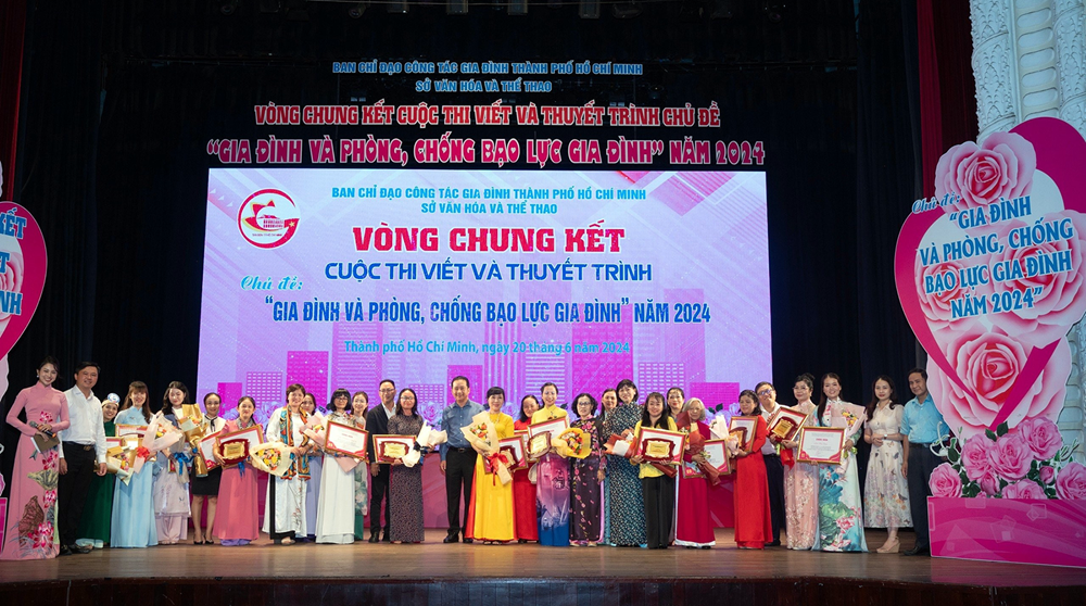 TP.HCM: Đẩy mạnh truyền thông về phòng, chống bạo lực gia đình và xây dựng gia đình hạnh phúc - Ảnh 6. TP.HCM: Đẩy mạnh truyền thông về phòng, chống bạo lực gia đình và xây dựng gia đình hạnh phúc - Ảnh 6.