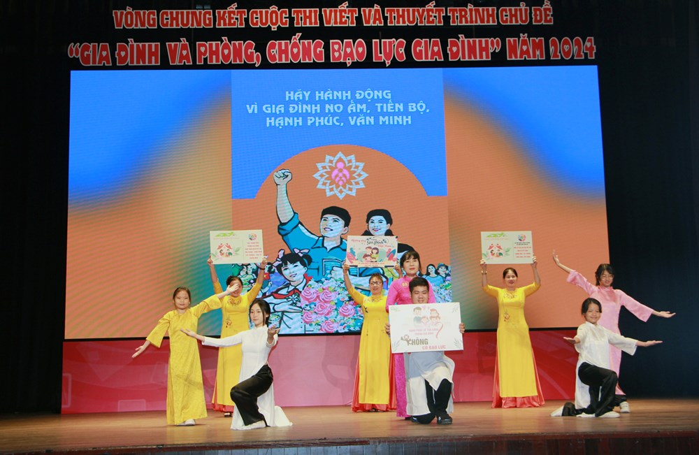 TP.HCM: Đẩy mạnh truyền thông về phòng, chống bạo lực gia đình và xây dựng gia đình hạnh phúc - Ảnh 5. TP.HCM: Đẩy mạnh truyền thông về phòng, chống bạo lực gia đình và xây dựng gia đình hạnh phúc - Ảnh 5.
