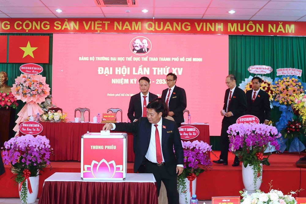 Trường Đại học TDTT TP.HCM tổ chức thành công Đại hội Đảng bộ nhiệm kỳ 2025–2030 - Ảnh 5. Trường Đại học TDTT TP.HCM tổ chức thành công Đại hội Đảng bộ nhiệm kỳ 2025–2030 - Ảnh 5.