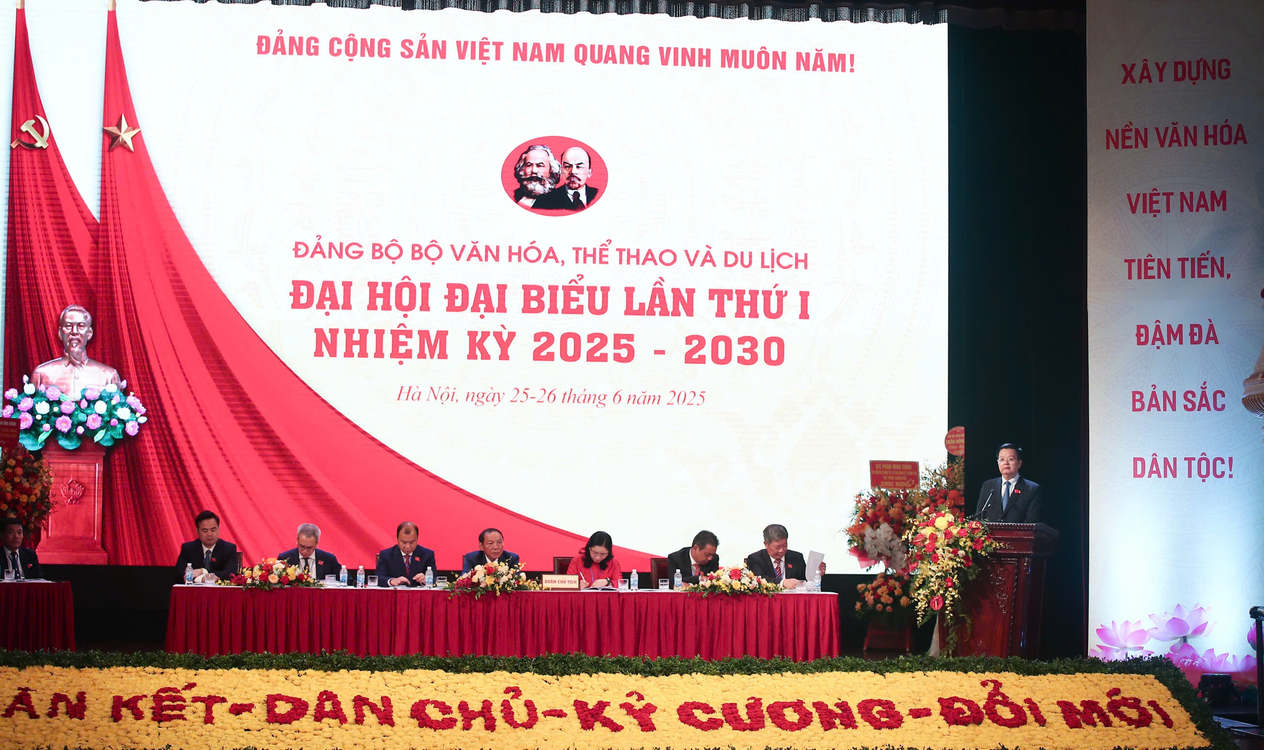 "Chuyển hóa các giá trị văn hóa thành nguồn lực cho sự phát triển" - Ảnh 1.