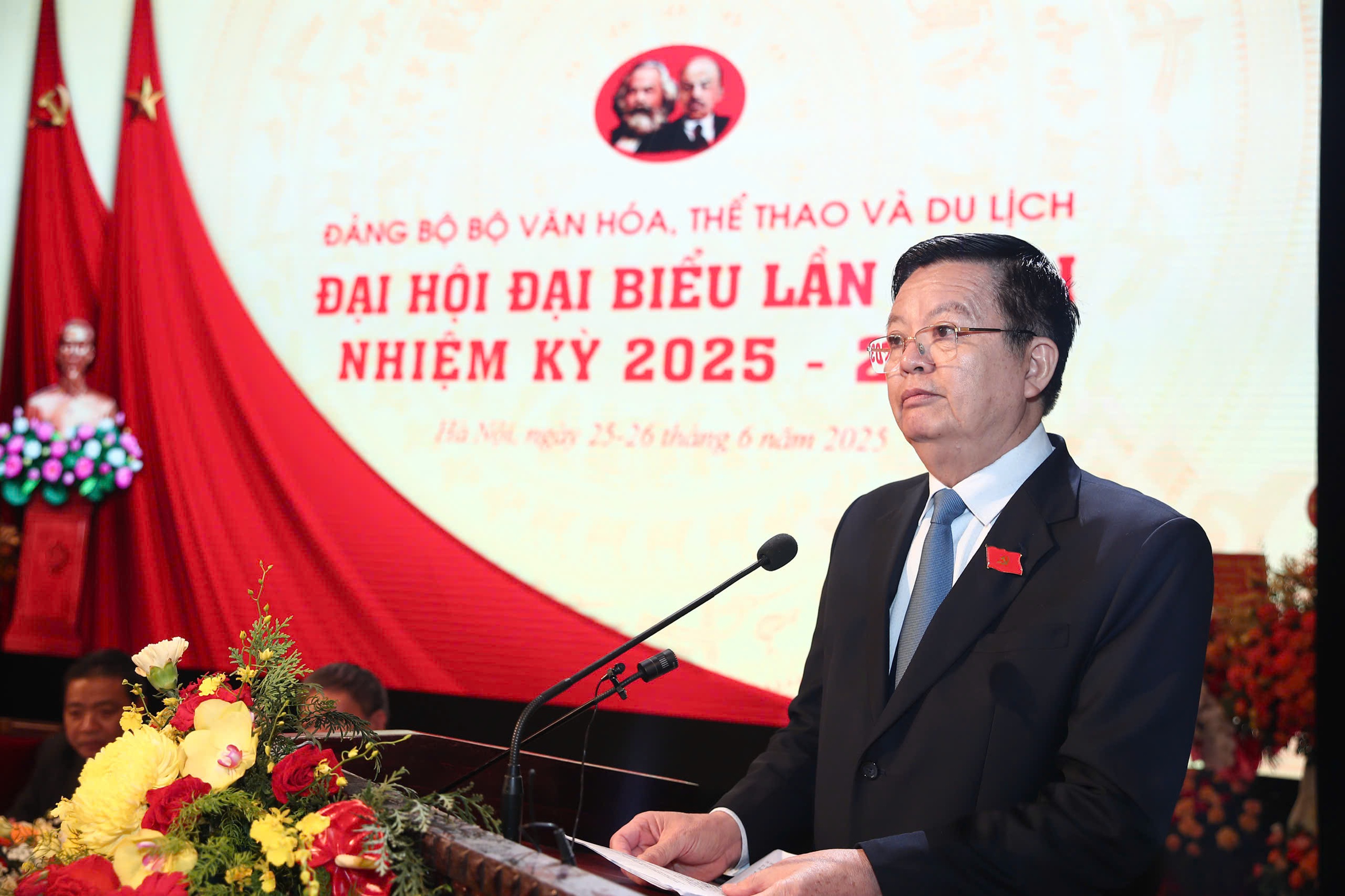 "Chuyển hóa các giá trị văn hóa thành nguồn lực cho sự phát triển" - Ảnh 2.