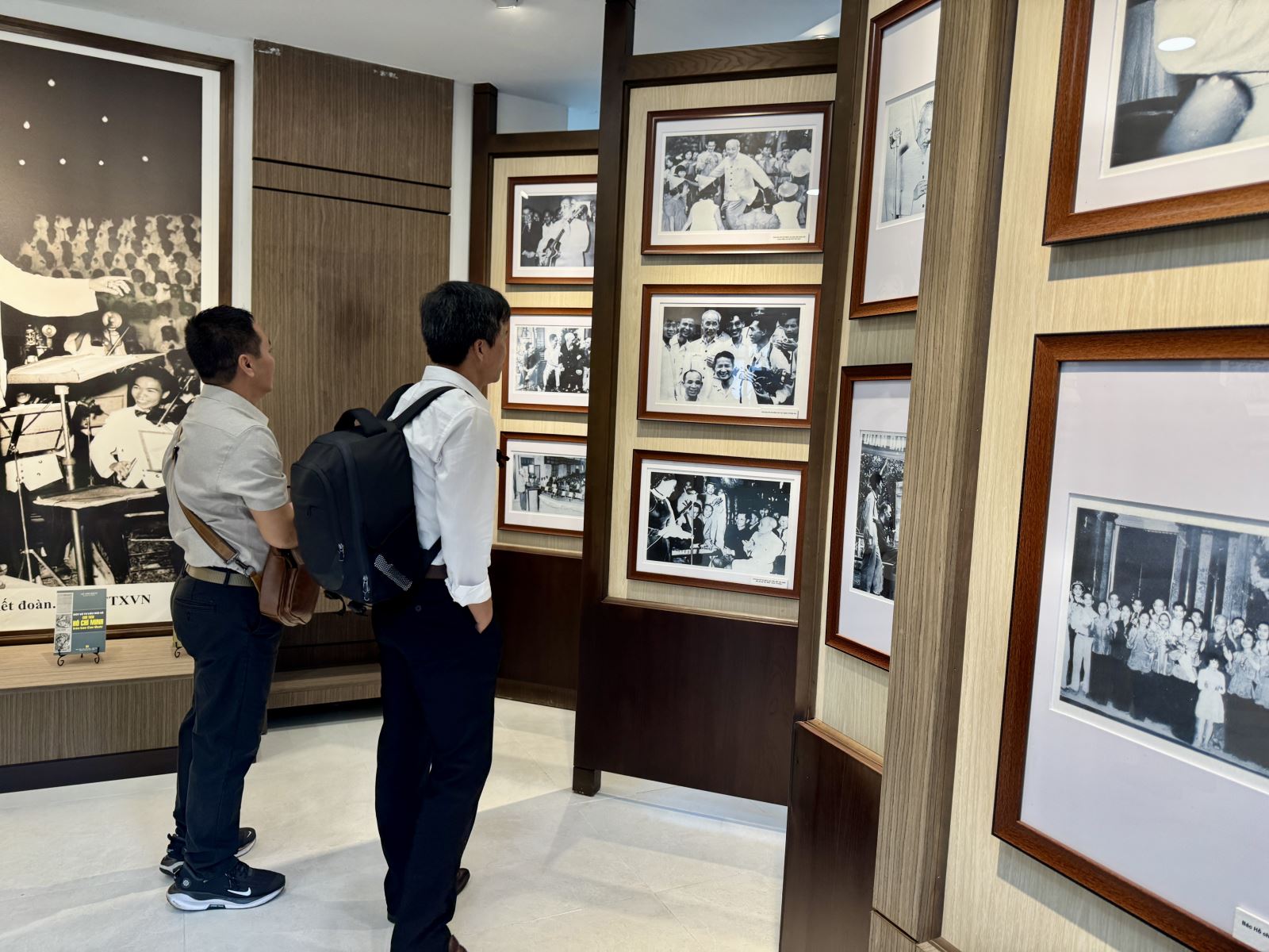 TP Hồ Chí Minh: Khai mạc triển lãm 50 năm tự hào bản anh hùng ca - Ảnh 5. TP Hồ Chí Minh: Khai mạc triển lãm 50 năm tự hào bản anh hùng ca - Ảnh 5.