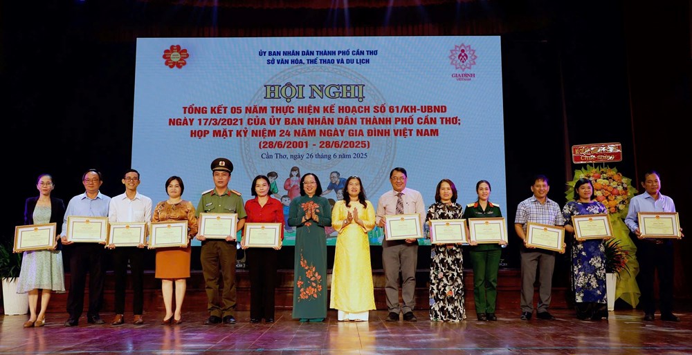 Cần Thơ: Sôi nổi các hoạt động chào mừng Ngày Gia đình Việt Nam - Ảnh 1. Cần Thơ: Sôi nổi các hoạt động chào mừng Ngày Gia đình Việt Nam - Ảnh 1.