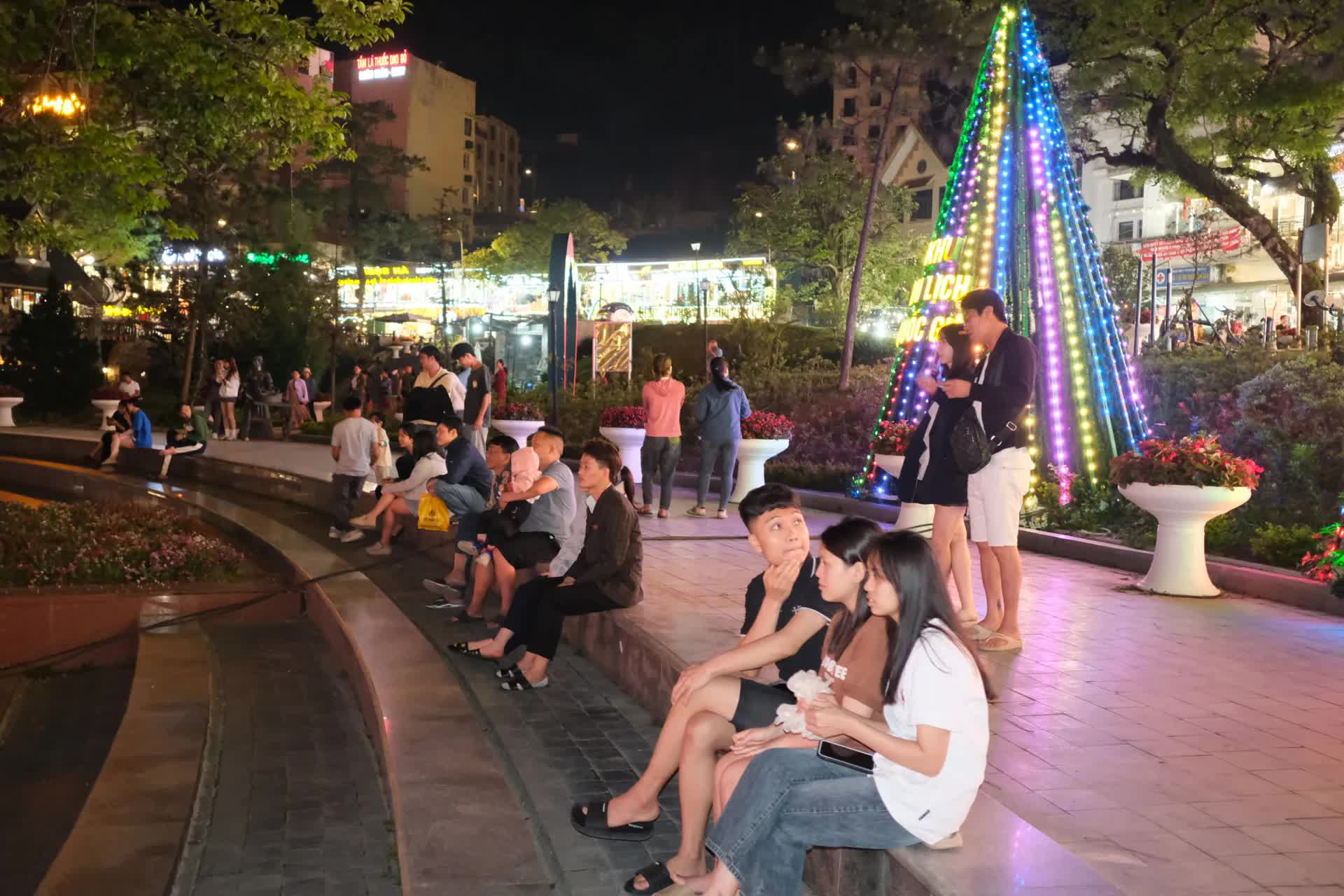 Vĩnh Phúc tăng tốc đầu tư hạ tầng, hướng tới đón 12 triệu du khách năm 2025 - Ảnh 1. Vĩnh Phúc tăng tốc đầu tư hạ tầng, hướng tới đón 12 triệu du khách năm 2025 - Ảnh 1.