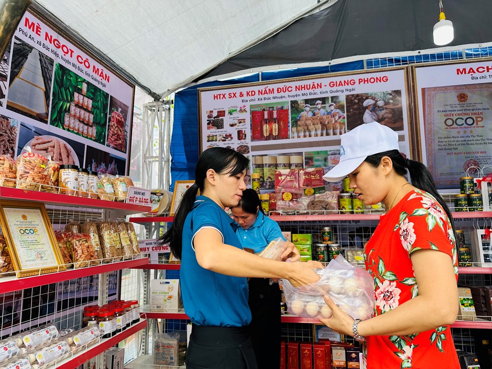 Quảng Ngãi gắn kết sản phẩm OCOP với dịch vụ du lịch nông thôn - Ảnh 2. Quảng Ngãi gắn kết sản phẩm OCOP với dịch vụ du lịch nông thôn - Ảnh 2.