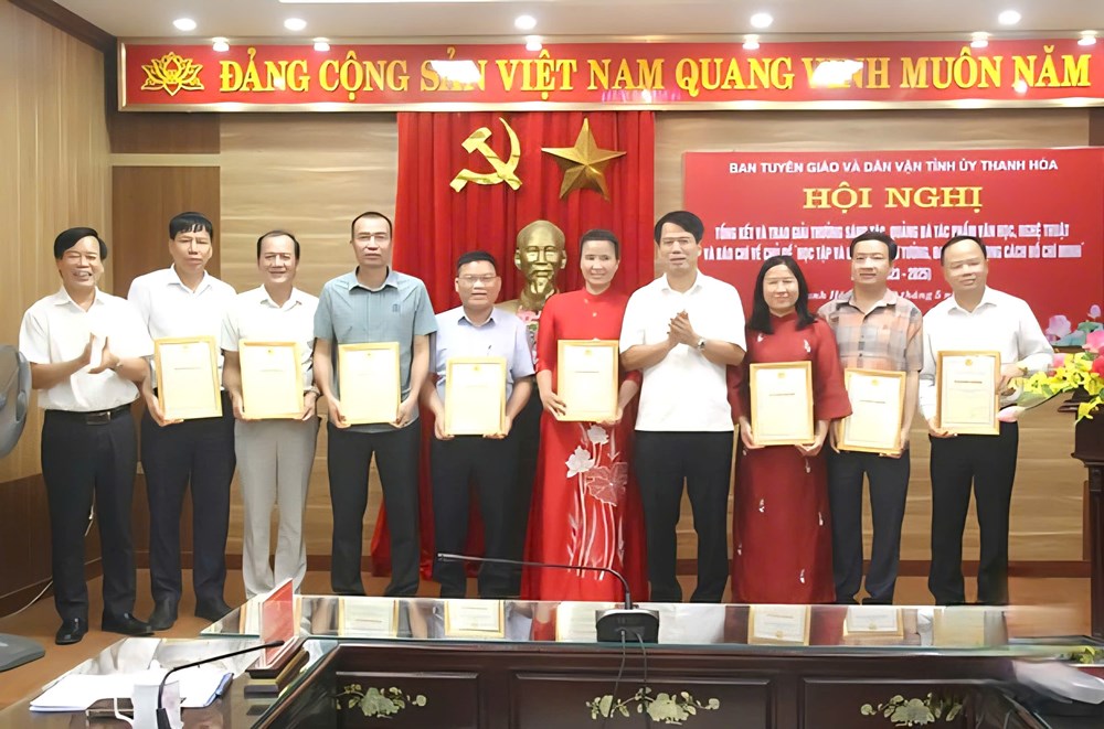 Tỏa sáng những tác phẩm lan tỏa tư tưởng, đạo đức, phong cách Hồ Chí Minh - Ảnh 2. Tỏa sáng những tác phẩm lan tỏa tư tưởng, đạo đức, phong cách Hồ Chí Minh - Ảnh 2.