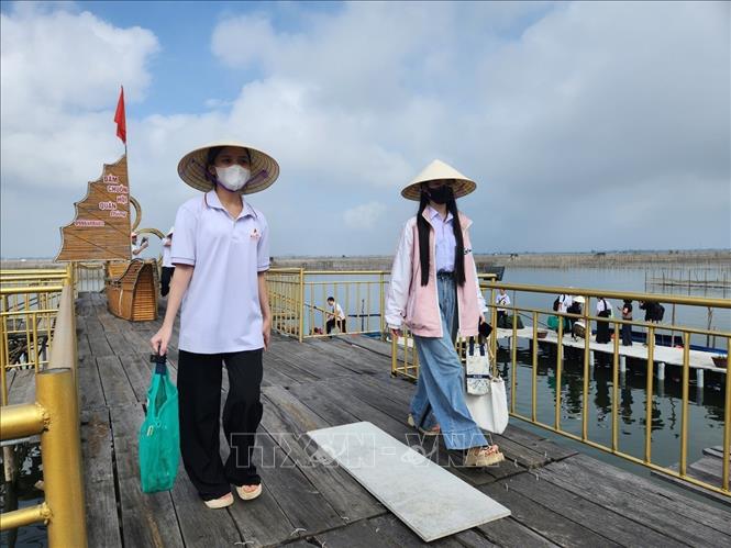 Huế và hành trình đánh thức tiềm năng du lịch xanh đầm phá - Ảnh 5. Huế và hành trình đánh thức tiềm năng du lịch xanh đầm phá - Ảnh 5.