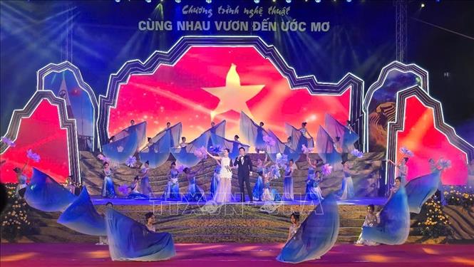 Chương trình nghệ thuật 'Cùng nhau vươn tới ước mơ' chào mừng thành lập tỉnh Lào Cai mới - Ảnh 2. Chương trình nghệ thuật 'Cùng nhau vươn tới ước mơ' chào mừng thành lập tỉnh Lào Cai mới - Ảnh 2.