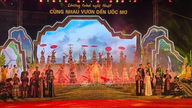 Chương trình nghệ thuật 'Cùng nhau vươn tới ước mơ' chào mừng thành lập tỉnh Lào Cai mới - Ảnh 4. Chương trình nghệ thuật 'Cùng nhau vươn tới ước mơ' chào mừng thành lập tỉnh Lào Cai mới - Ảnh 4.