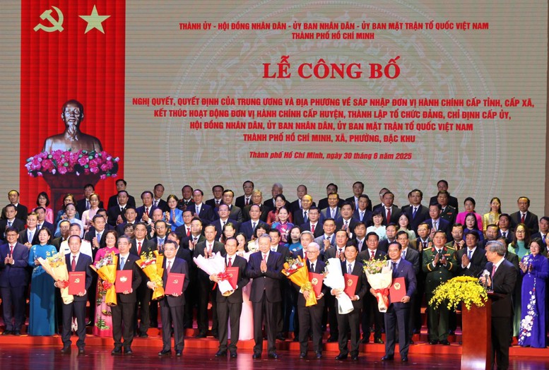 Toàn văn phát biểu của Tổng Bí thư Tô Lâm với nhân dân TPHCM và thông điệp gửi nhân dân cả nước - Ảnh 3. Toàn văn phát biểu của Tổng Bí thư Tô Lâm với nhân dân TPHCM và thông điệp gửi nhân dân cả nước - Ảnh 3.