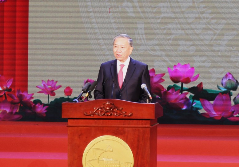Toàn văn phát biểu của Tổng Bí thư Tô Lâm với nhân dân TPHCM và thông điệp gửi nhân dân cả nước - Ảnh 2. Toàn văn phát biểu của Tổng Bí thư Tô Lâm với nhân dân TPHCM và thông điệp gửi nhân dân cả nước - Ảnh 2.
