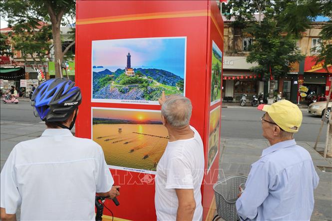 Triển lãm ảnh 'Hải Phòng - Hội tụ bản sắc, khẳng định vị thế, kiến tạo tương lai' - Ảnh 3.