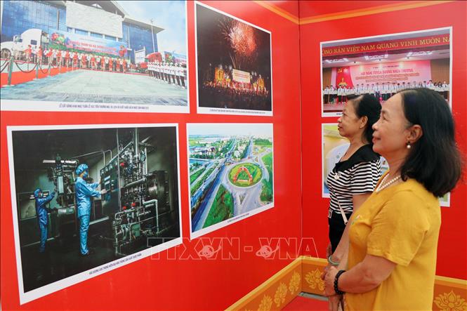 Triển lãm ảnh 'Hải Phòng - Hội tụ bản sắc, khẳng định vị thế, kiến tạo tương lai' - Ảnh 4.